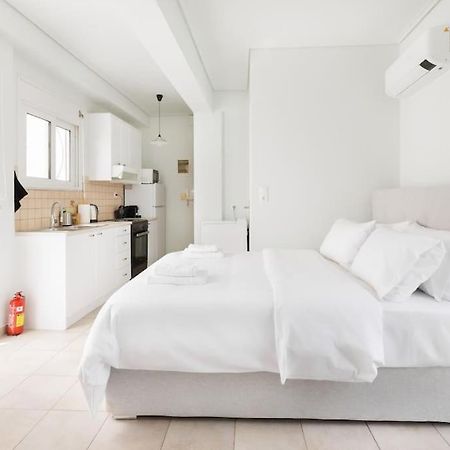 Adorable Sunny Studio With Private Balcony I Athena Bagian luar foto