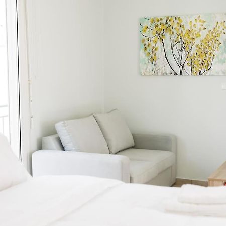 Adorable Sunny Studio With Private Balcony I Athena Bagian luar foto