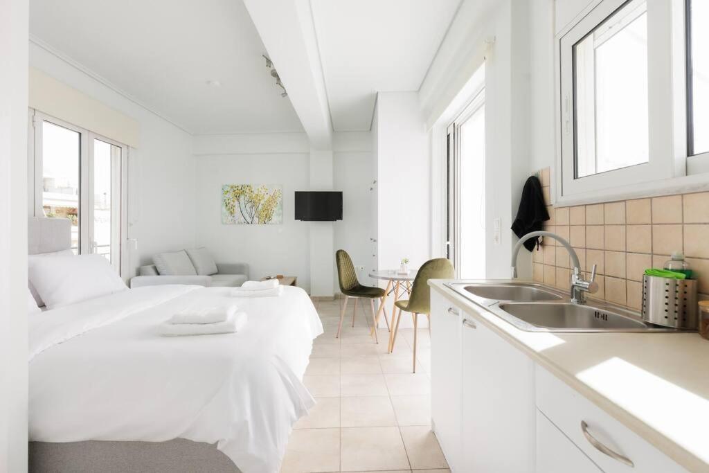 Adorable Sunny Studio With Private Balcony I Athena Bagian luar foto