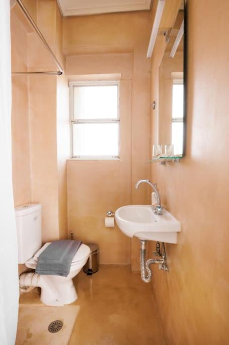 Adorable Sunny Studio With Private Balcony I Athena Bagian luar foto