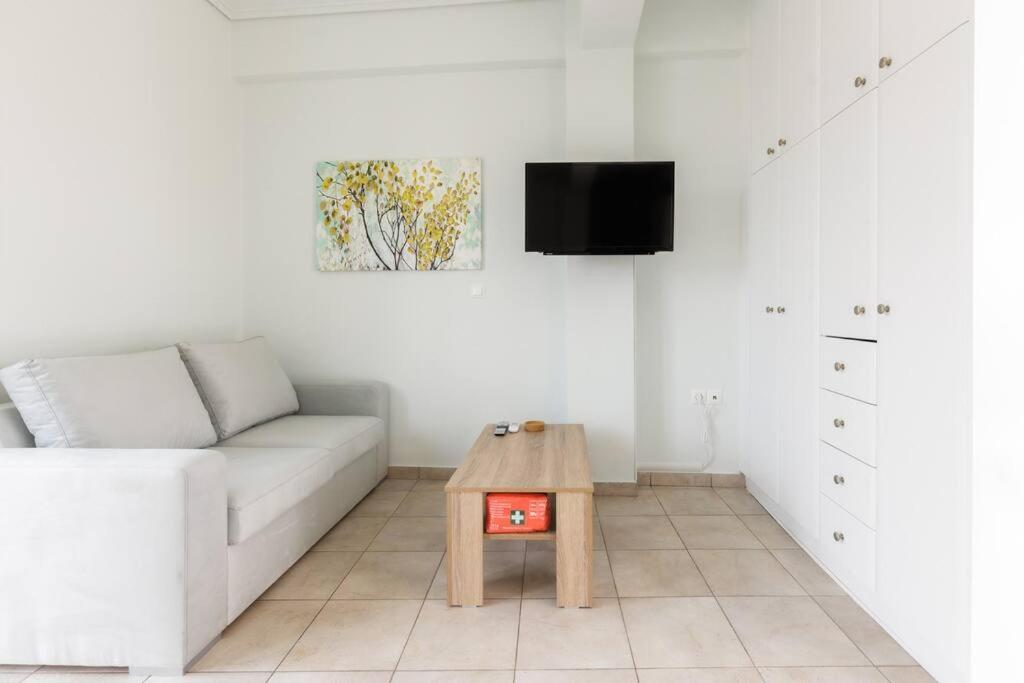 Adorable Sunny Studio With Private Balcony I Athena Bagian luar foto