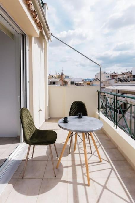 Adorable Sunny Studio With Private Balcony I Athena Bagian luar foto