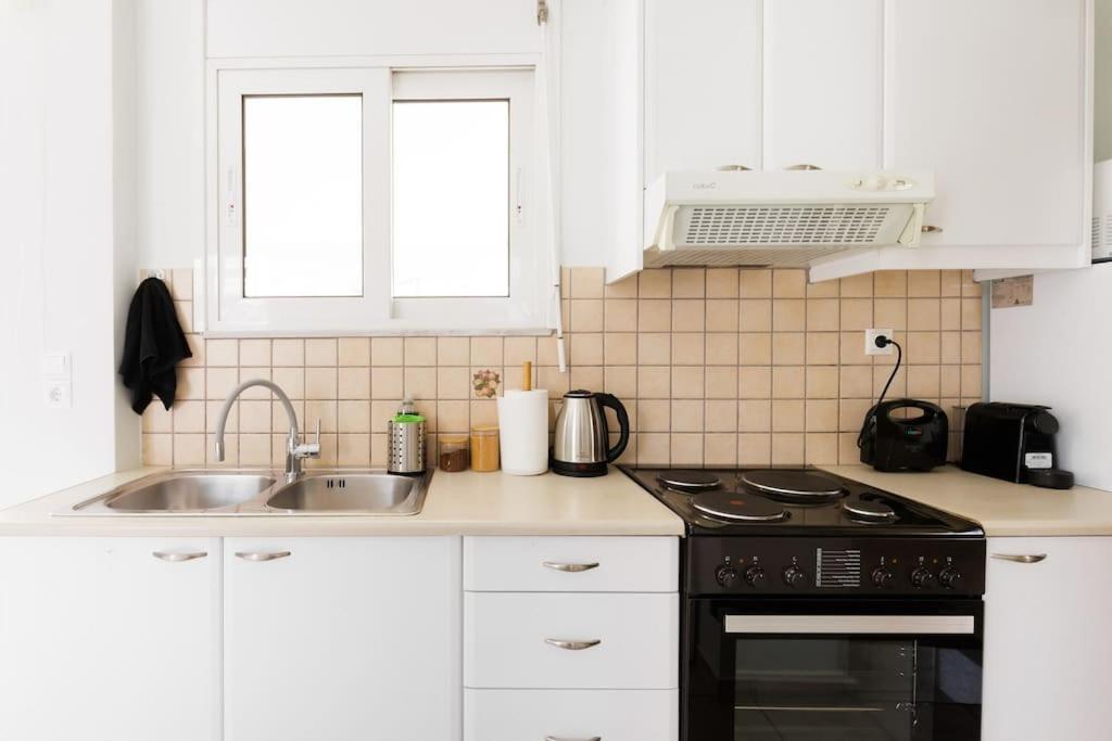 Adorable Sunny Studio With Private Balcony I Athena Bagian luar foto
