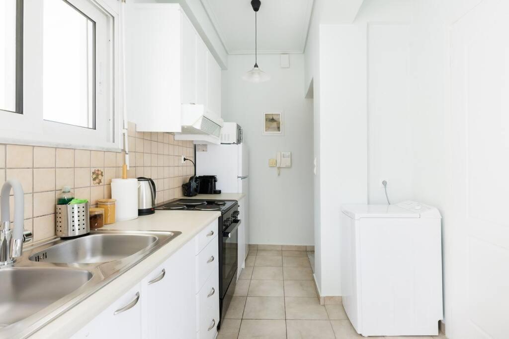Adorable Sunny Studio With Private Balcony I Athena Bagian luar foto