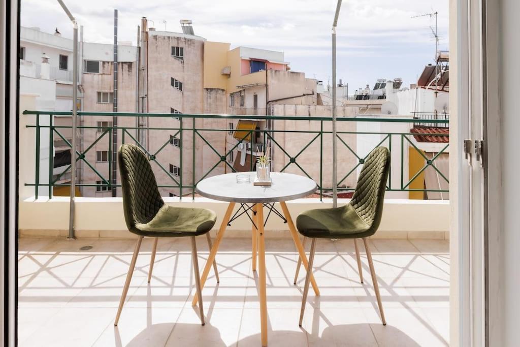 Adorable Sunny Studio With Private Balcony I Athena Bagian luar foto