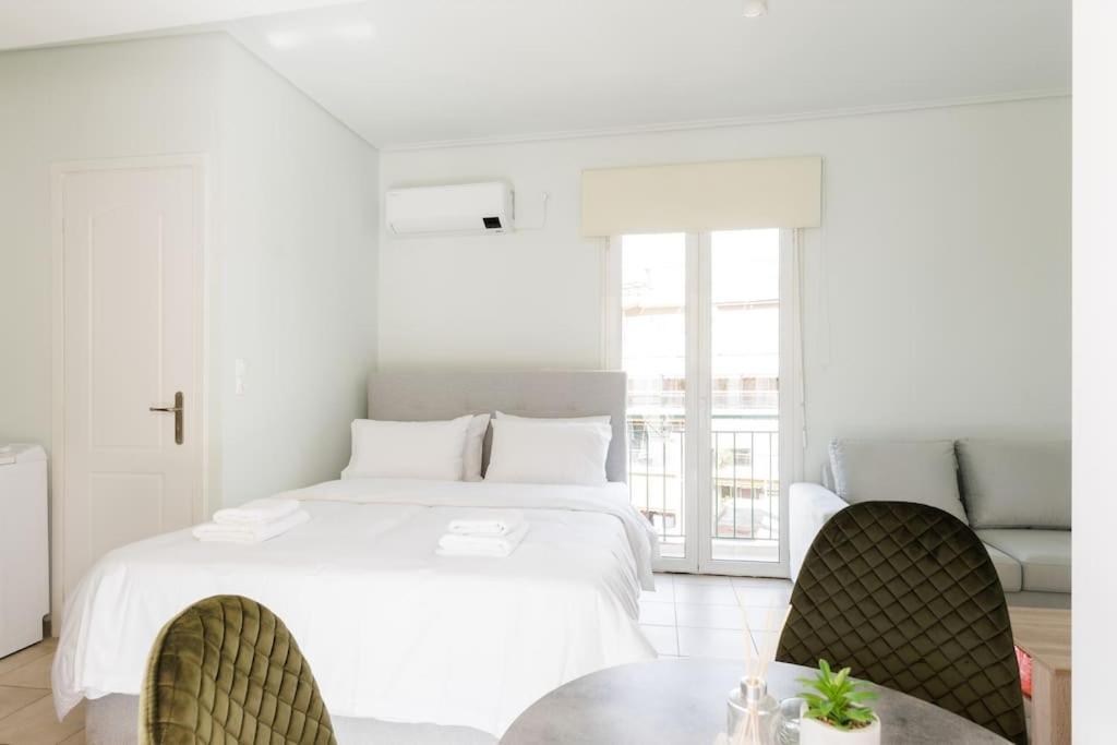 Adorable Sunny Studio With Private Balcony I Athena Bagian luar foto